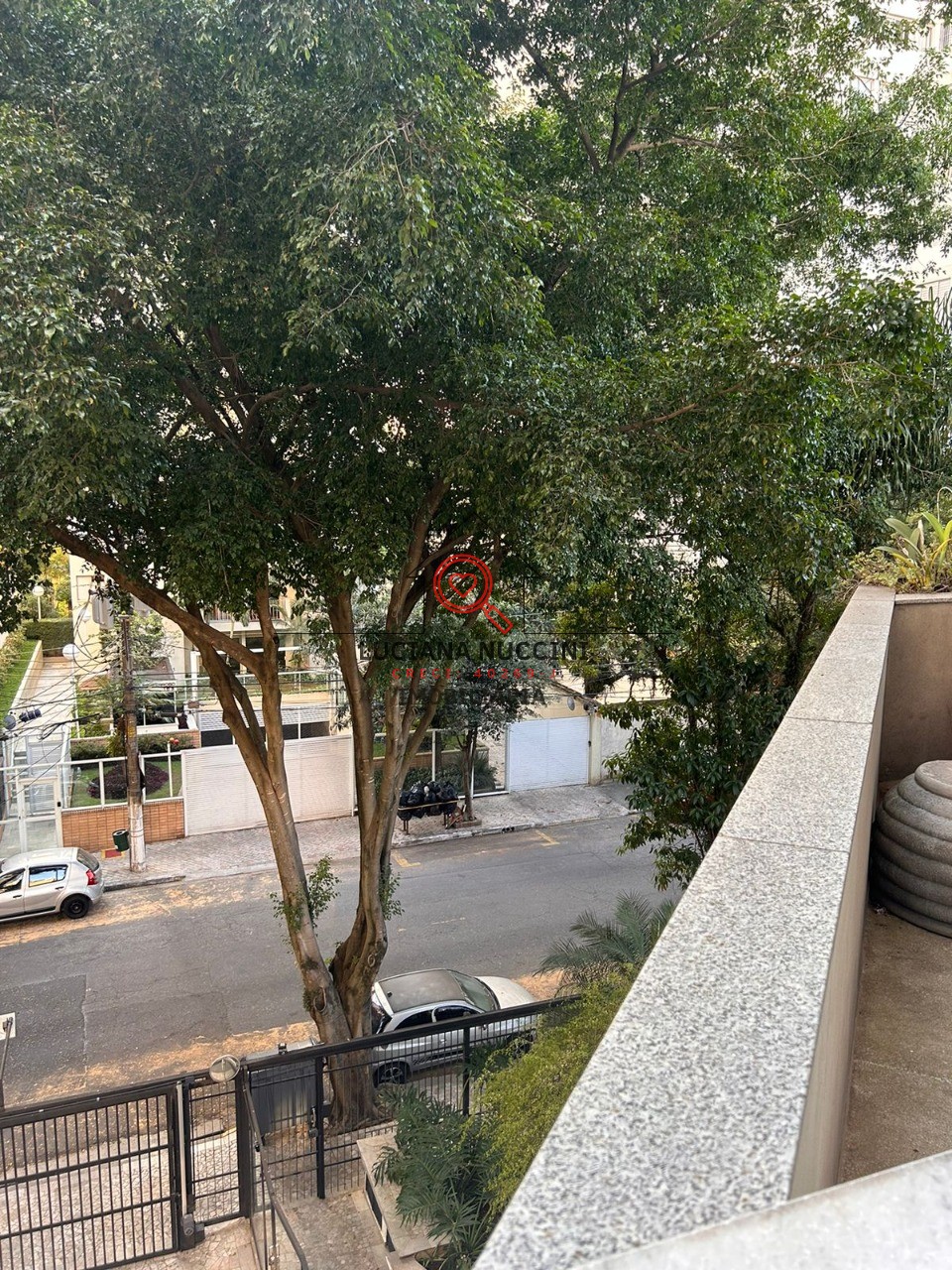 Apartamento de Luxo 220m², 3 Suítes, Lareira, Reformado"
