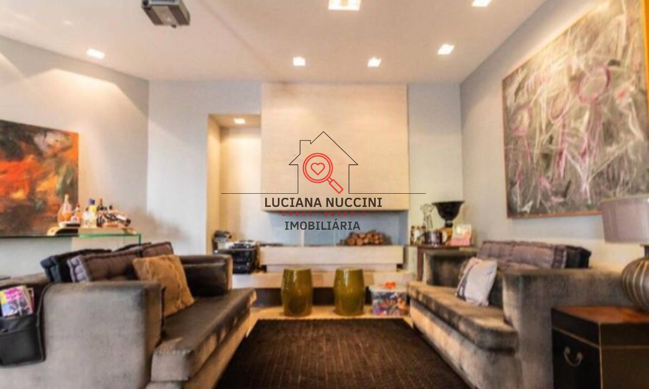 Apartamento de Luxo 220m², 3 Suítes, Lareira, Reformado"