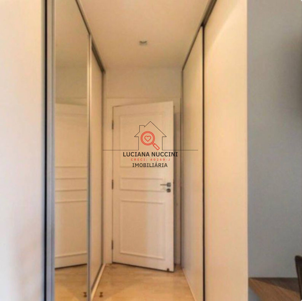 Apartamento de Luxo 220m², 3 Suítes, Lareira, Reformado"