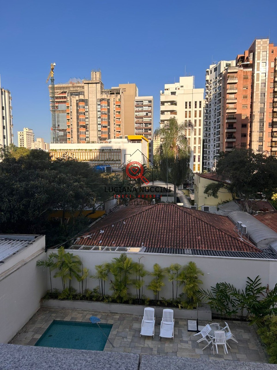 Apartamento de Luxo 220m², 3 Suítes, Lareira, Reformado"