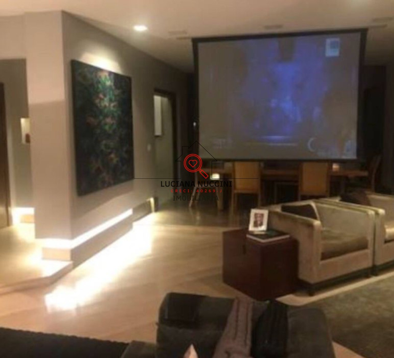 Apartamento de Luxo 220m², 3 Suítes, Lareira, Reformado"