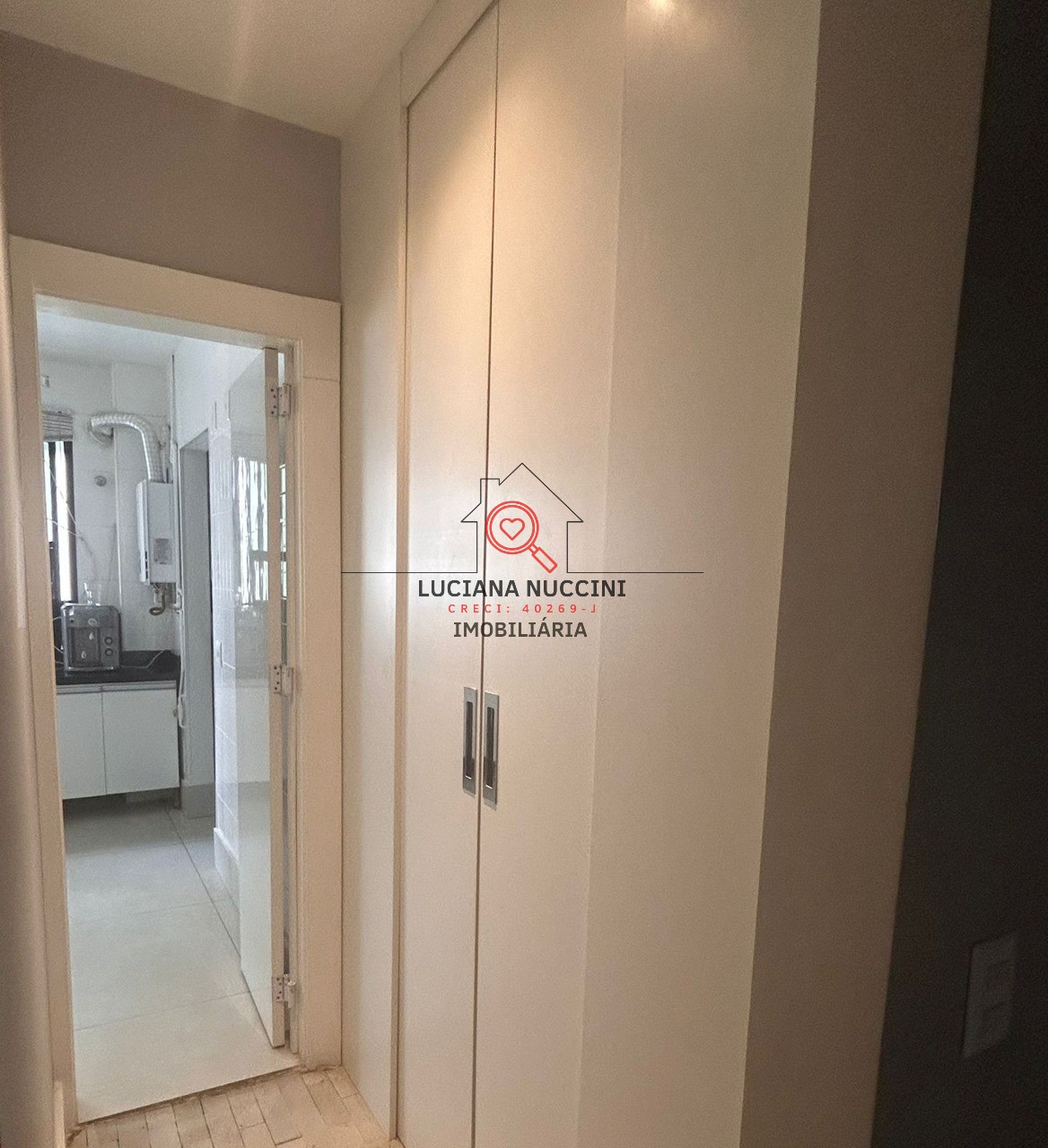 Apartamento de Luxo 220m², 3 Suítes, Lareira, Reformado"