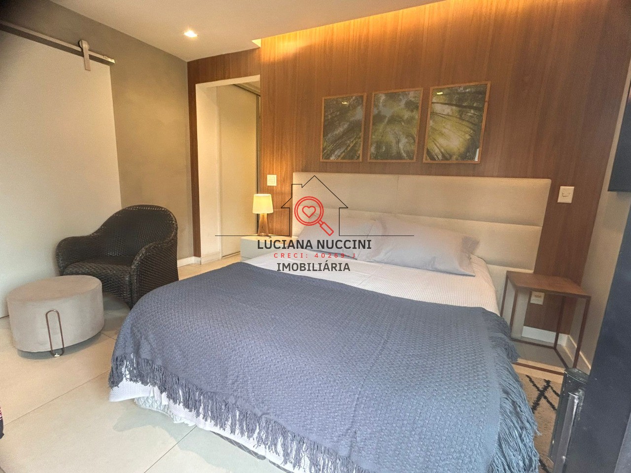 Apartamento de Luxo 220m², 3 Suítes, Lareira, Reformado"