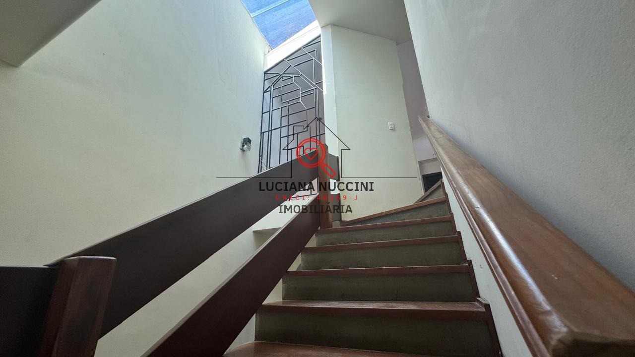 Belíssima casa de 4 dormitórios e 3 suítes para locação no Jardim Cordeiro