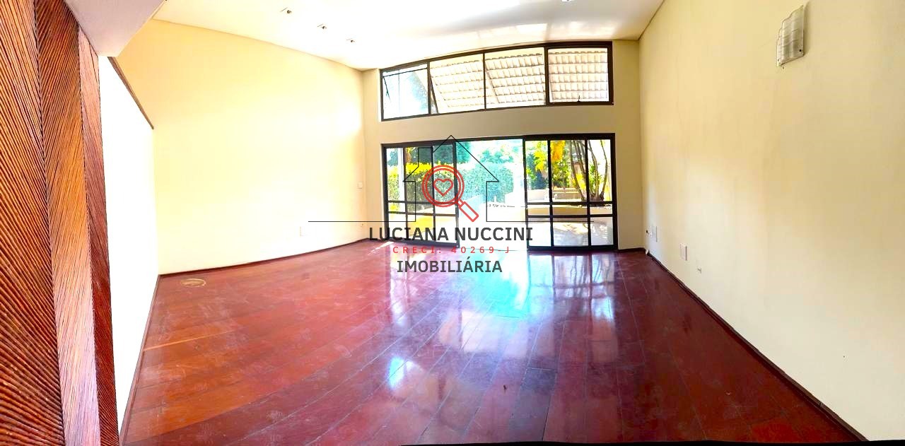 Belíssima casa de 4 dormitórios e 3 suítes para locação no j
