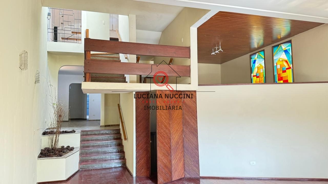 Belíssima casa de 4 dormitórios e 3 suítes para locação no j