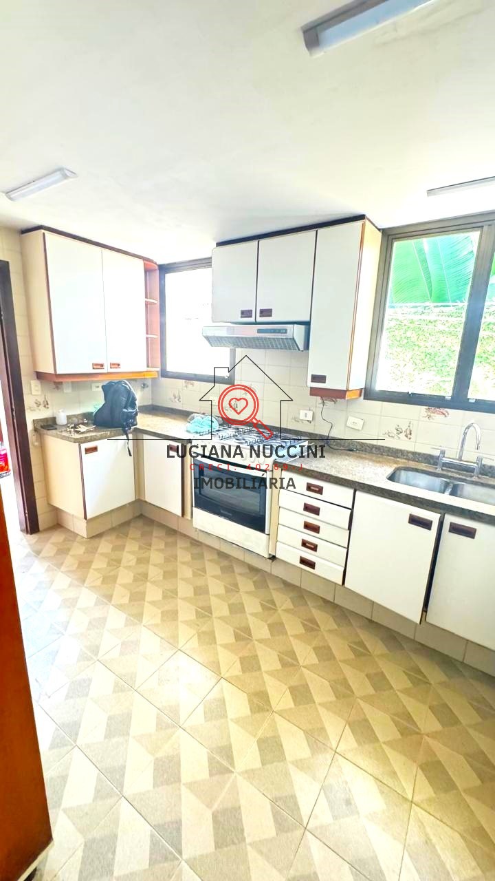 Belíssima casa de 4 dormitórios e 3 suítes para locação no Jardim Cordeiro