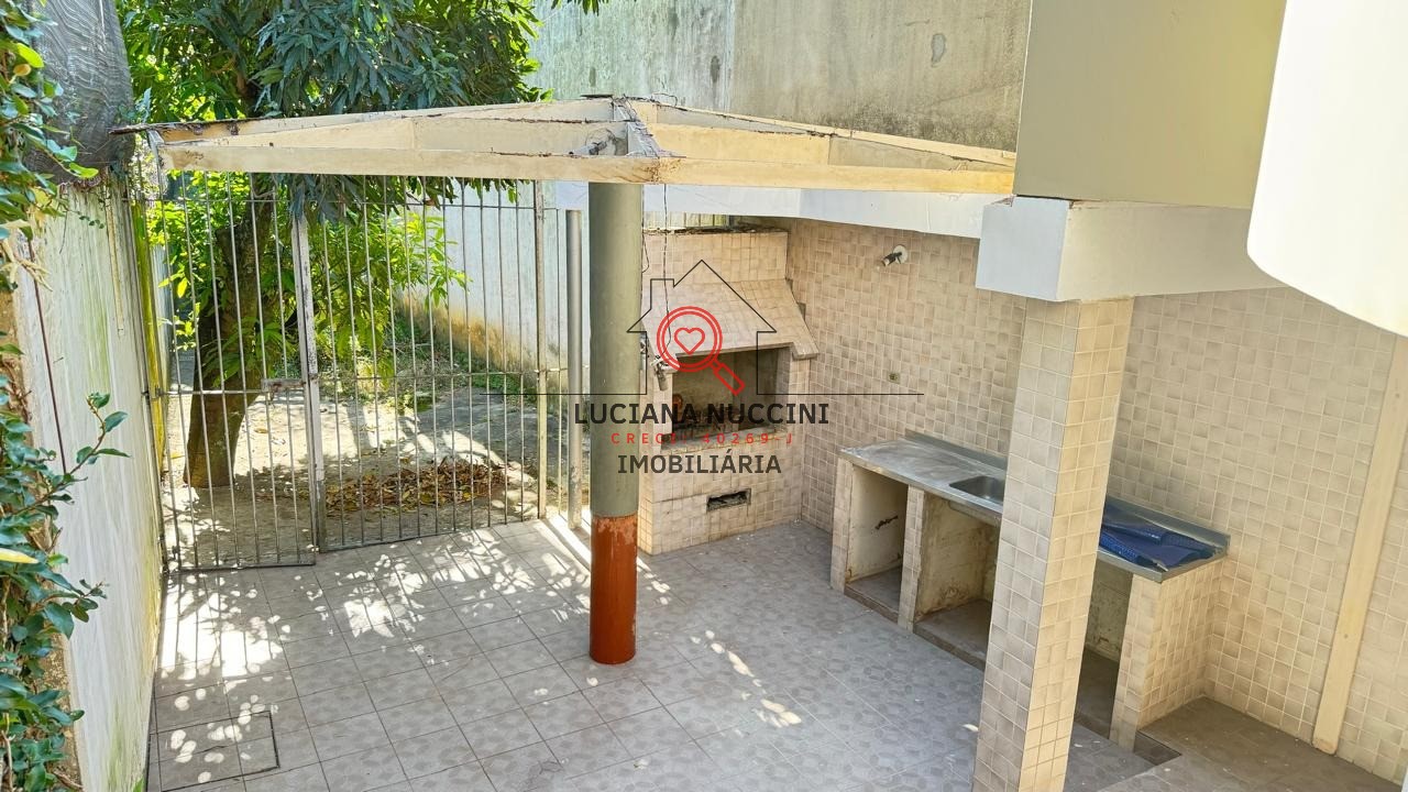 Belíssima casa de 4 dormitórios e 3 suítes para locação no Jardim Cordeiro
