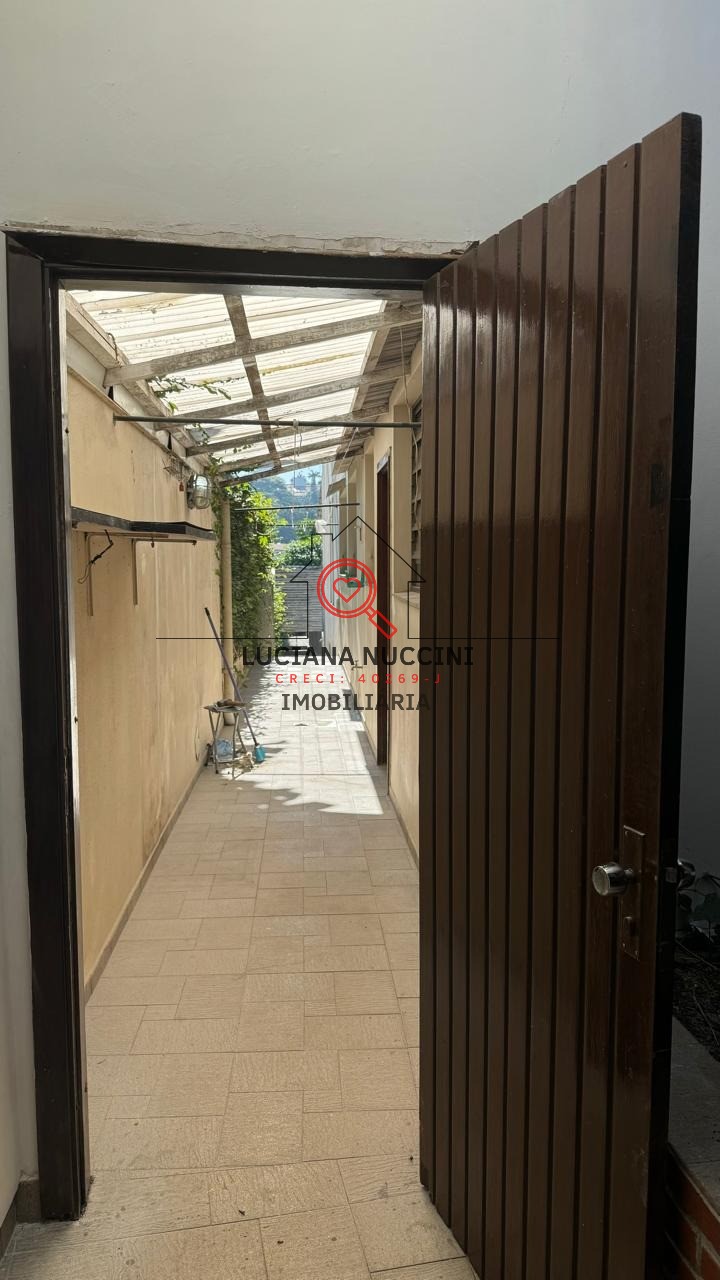 Belíssima casa de 4 dormitórios e 3 suítes para locação no Jardim Cordeiro