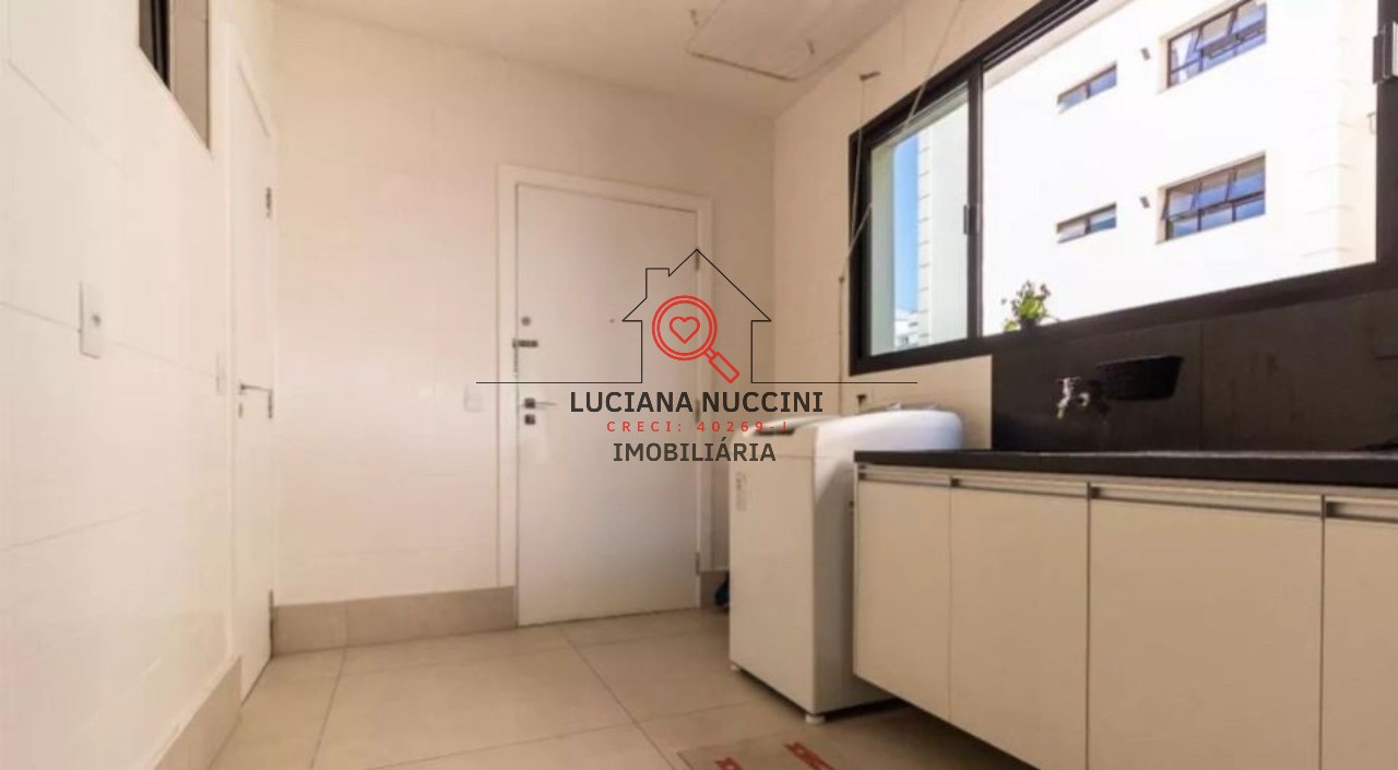 Apartamento de Luxo 220m², 3 Suítes, Lareira, Reformado"
