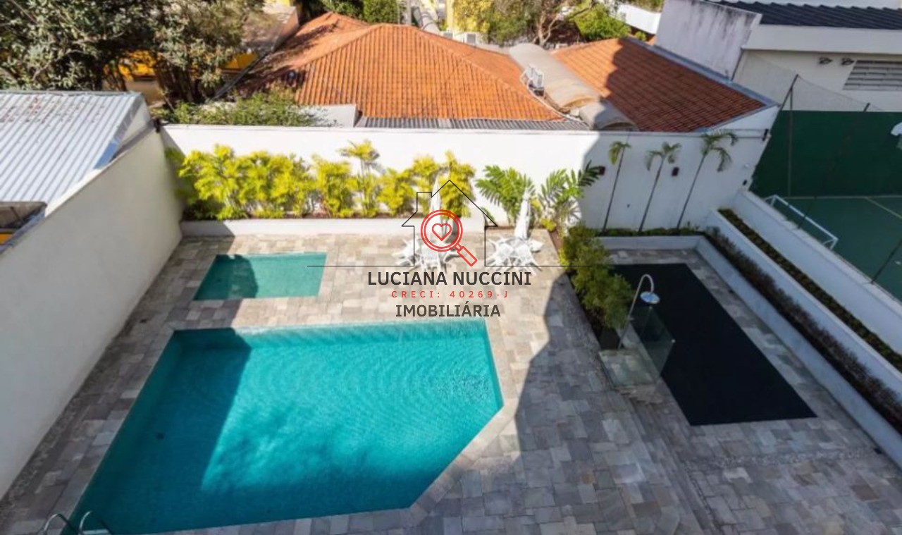 Apartamento de Luxo 220m², 3 Suítes, Lareira, Reformado"