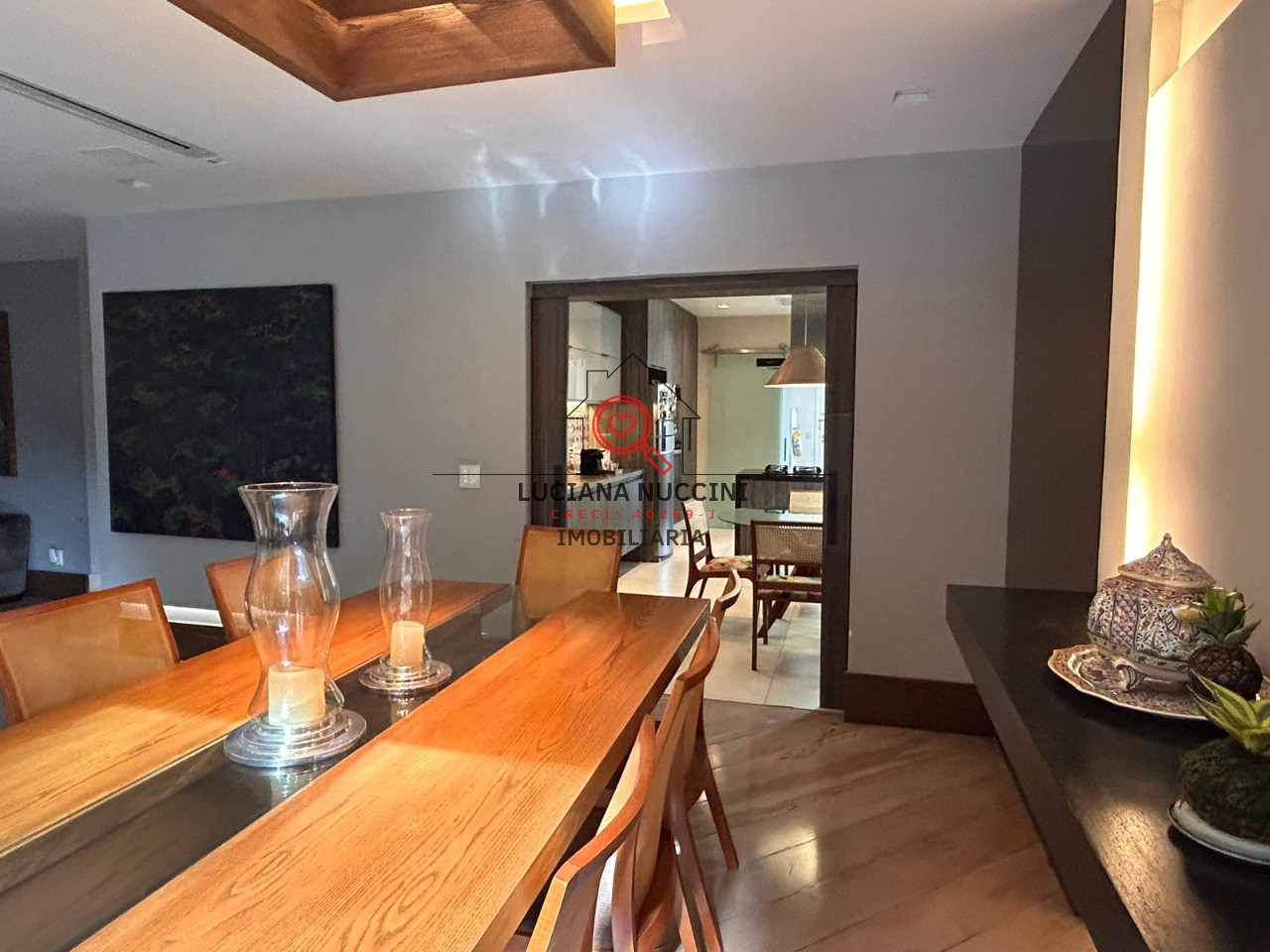 Apartamento de Luxo 220m², 3 Suítes, Lareira, Reformado"