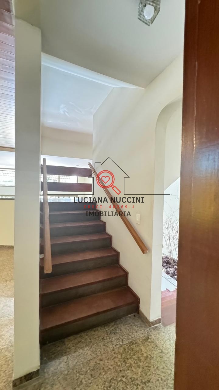 Belíssima casa de 4 dormitórios e 3 suítes para locação no Jardim Cordeiro