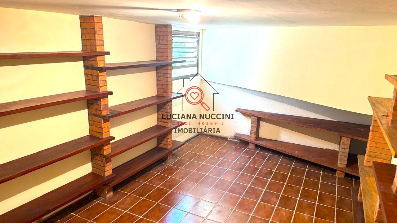 Belíssima casa de 4 dormitórios e 3 suítes para locação no Jardim Cordeiro