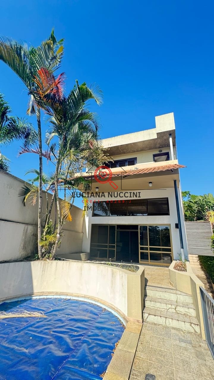 Belíssima casa de 4 dormitórios e 3 suítes para locação no Jardim Cordeiro