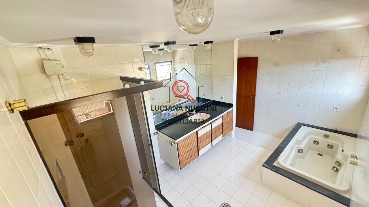 Belíssima casa de 4 dormitórios e 3 suítes para locação no Jardim Cordeiro