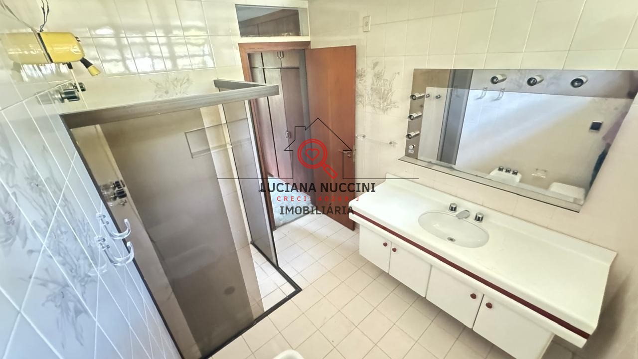 Belíssima casa de 4 dormitórios e 3 suítes para locação no Jardim Cordeiro