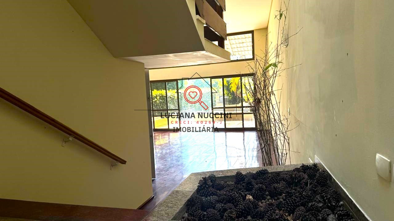 Belíssima casa de 4 dormitórios e 3 suítes para locação no j