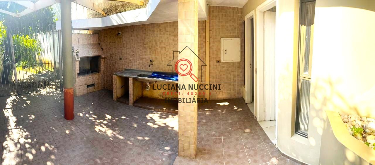 Belíssima casa de 4 dormitórios e 3 suítes para locação no Jardim Cordeiro