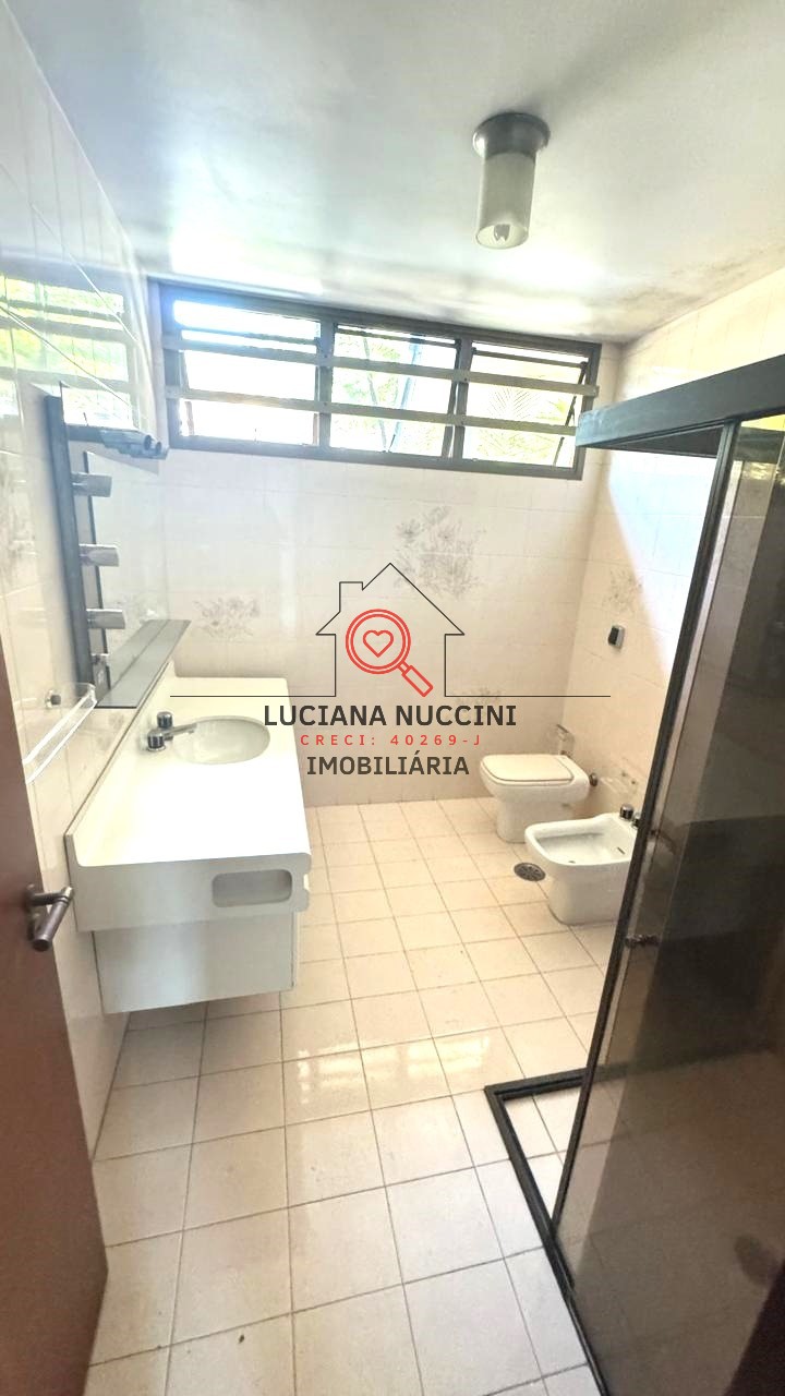 Belíssima casa de 4 dormitórios e 3 suítes para locação no Jardim Cordeiro