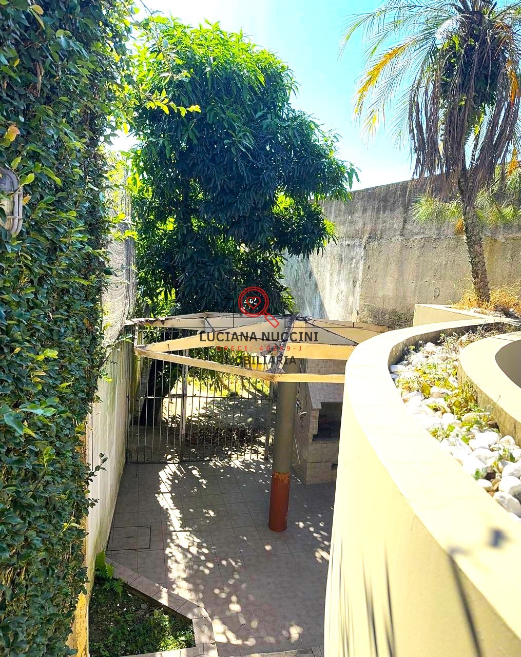 Belíssima casa de 4 dormitórios e 3 suítes para locação no Jardim Cordeiro