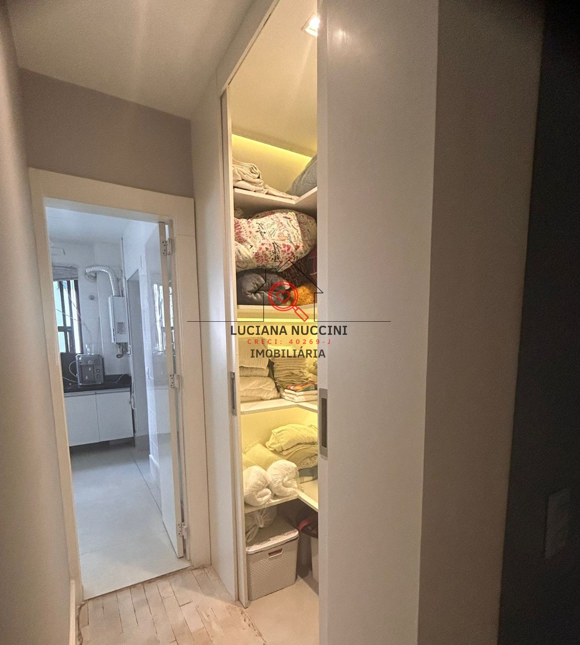 Apartamento de Luxo 220m², 3 Suítes, Lareira, Reformado"