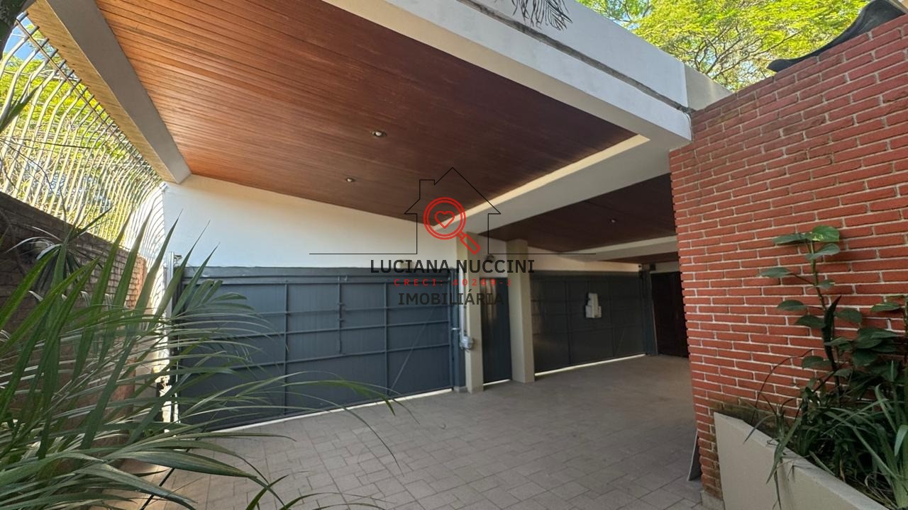 Belíssima casa de 4 dormitórios e 3 suítes para locação no j