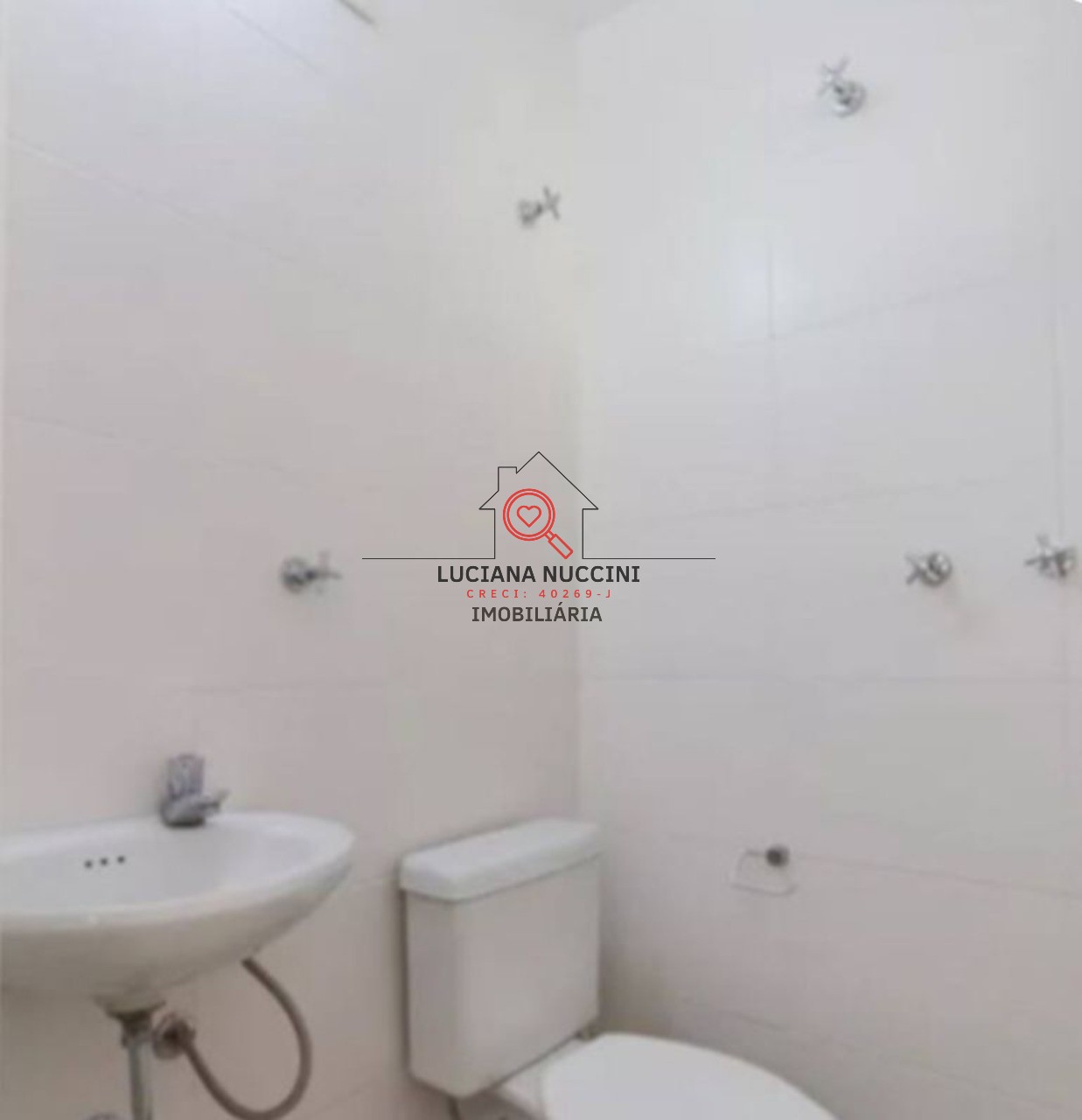 Apartamento de Luxo 220m², 3 Suítes, Lareira, Reformado"