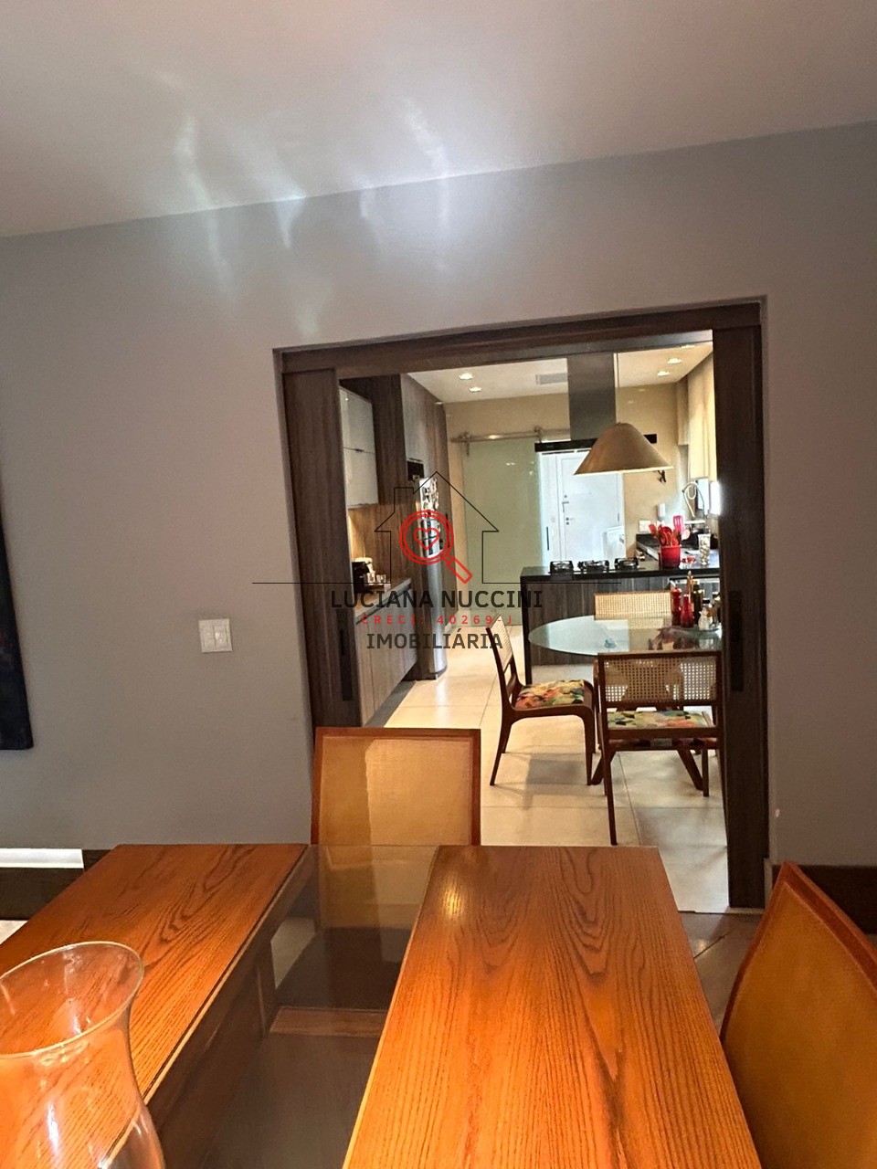Apartamento de Luxo 220m², 3 Suítes, Lareira, Reformado"