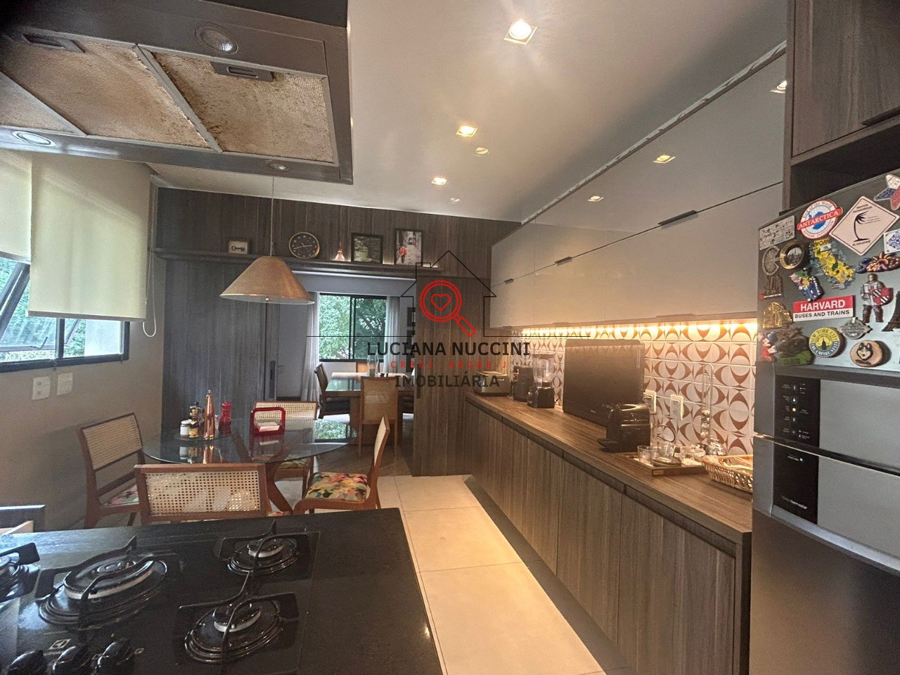Apartamento de Luxo 220m², 3 Suítes, Lareira, Reformado"