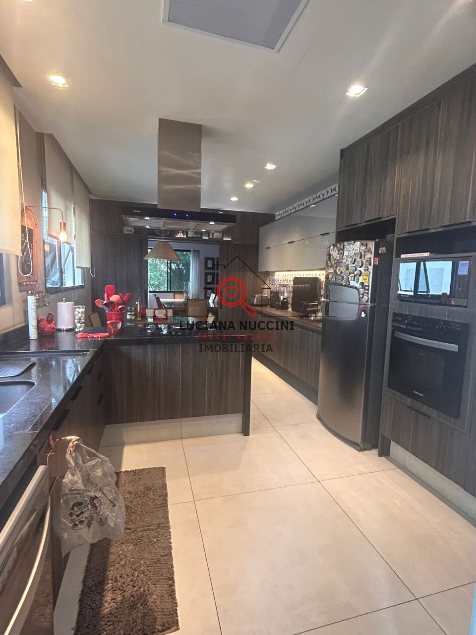 Apartamento de Luxo 220m², 3 Suítes, Lareira, Reformado"