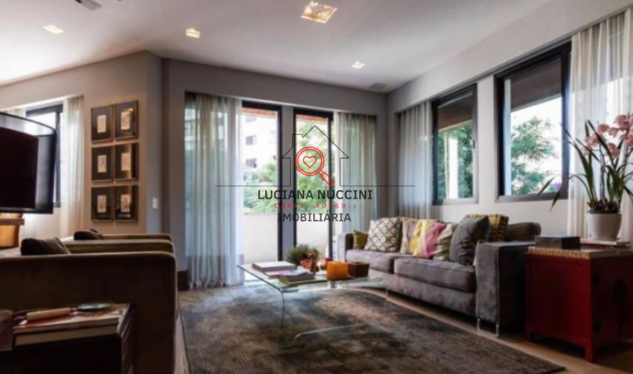 Apartamento de Luxo 220m², 3 Suítes, Lareira, Reformado"