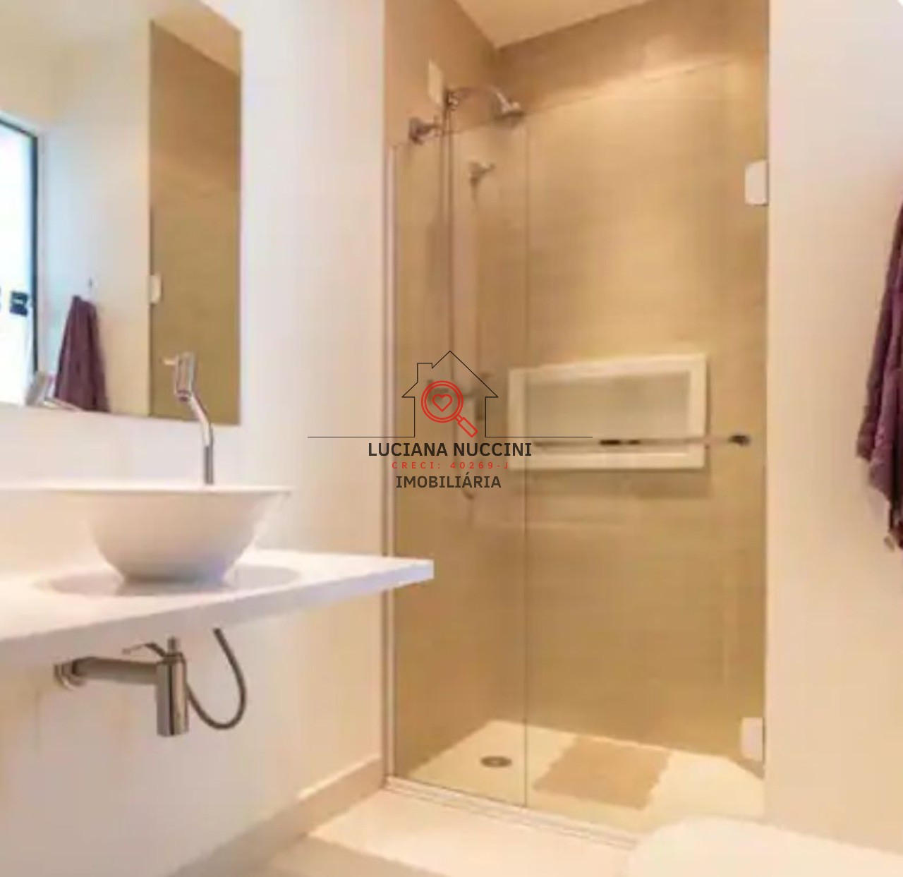Apartamento de Luxo 220m², 3 Suítes, Lareira, Reformado"