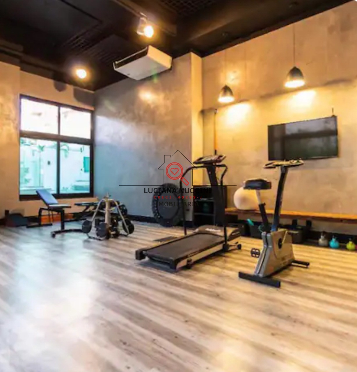 Apartamento de Luxo 220m², 3 Suítes, Lareira, Reformado"