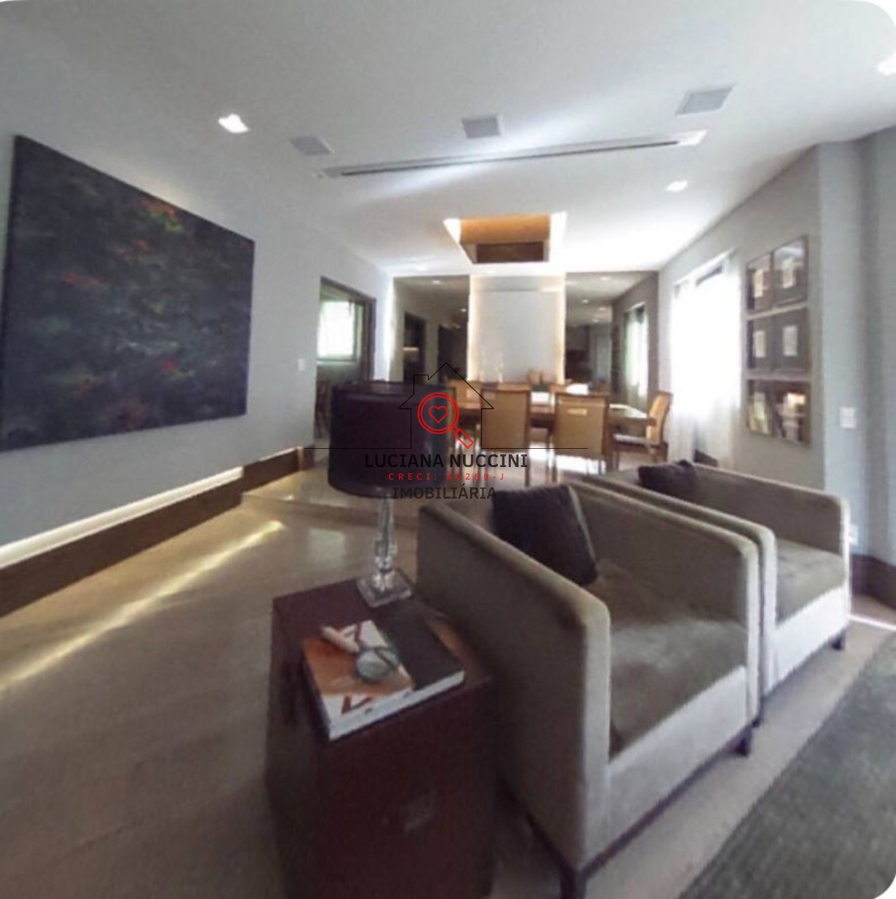 Apartamento de Luxo 220m², 3 Suítes, Lareira, Reformado"