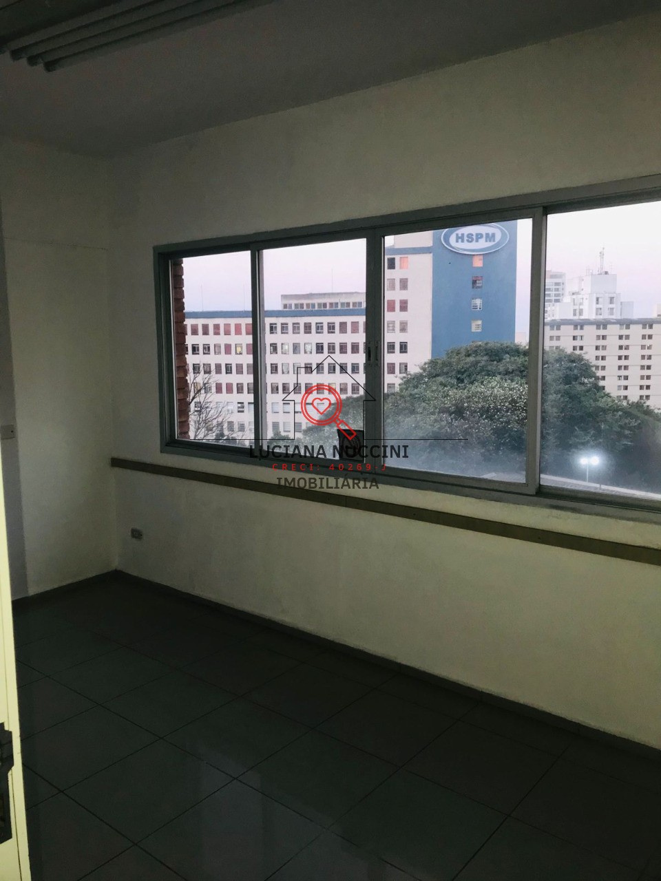Conjunto Comercial para Locação na Liberdade em São Paulo-SP: 1 Sala, 278m² de Área!