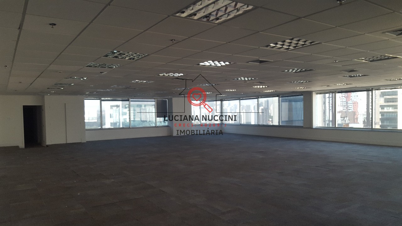 Conjunto Comercial de Alto Padrão na Cidade Monções, São Paulo-SP: 6 Vagas e 267m² de Área!