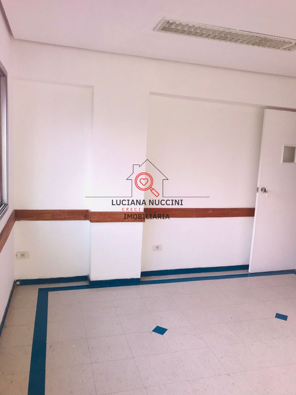 Conjunto Comercial para Locação na Liberdade em São Paulo-SP: 1 Sala, 278m² de Área!