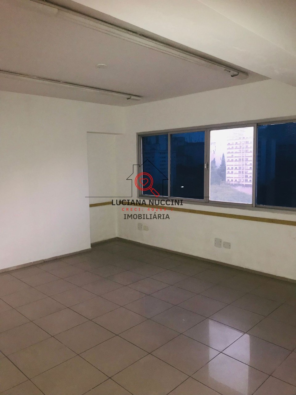 Conjunto Comercial para Locação na Liberdade em São Paulo-SP: 1 Sala, 278m² de Área!