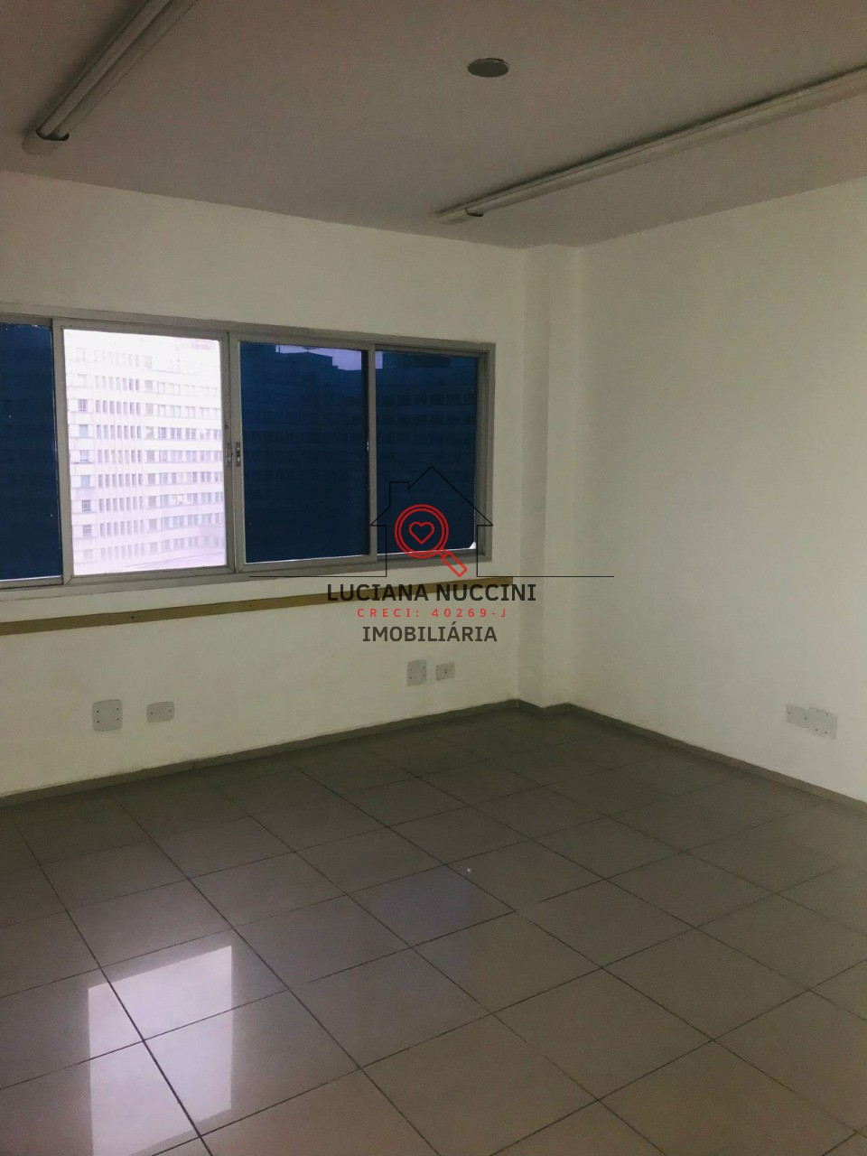 Conjunto Comercial para Locação na Liberdade em São Paulo-SP: 1 Sala, 278m² de Área!