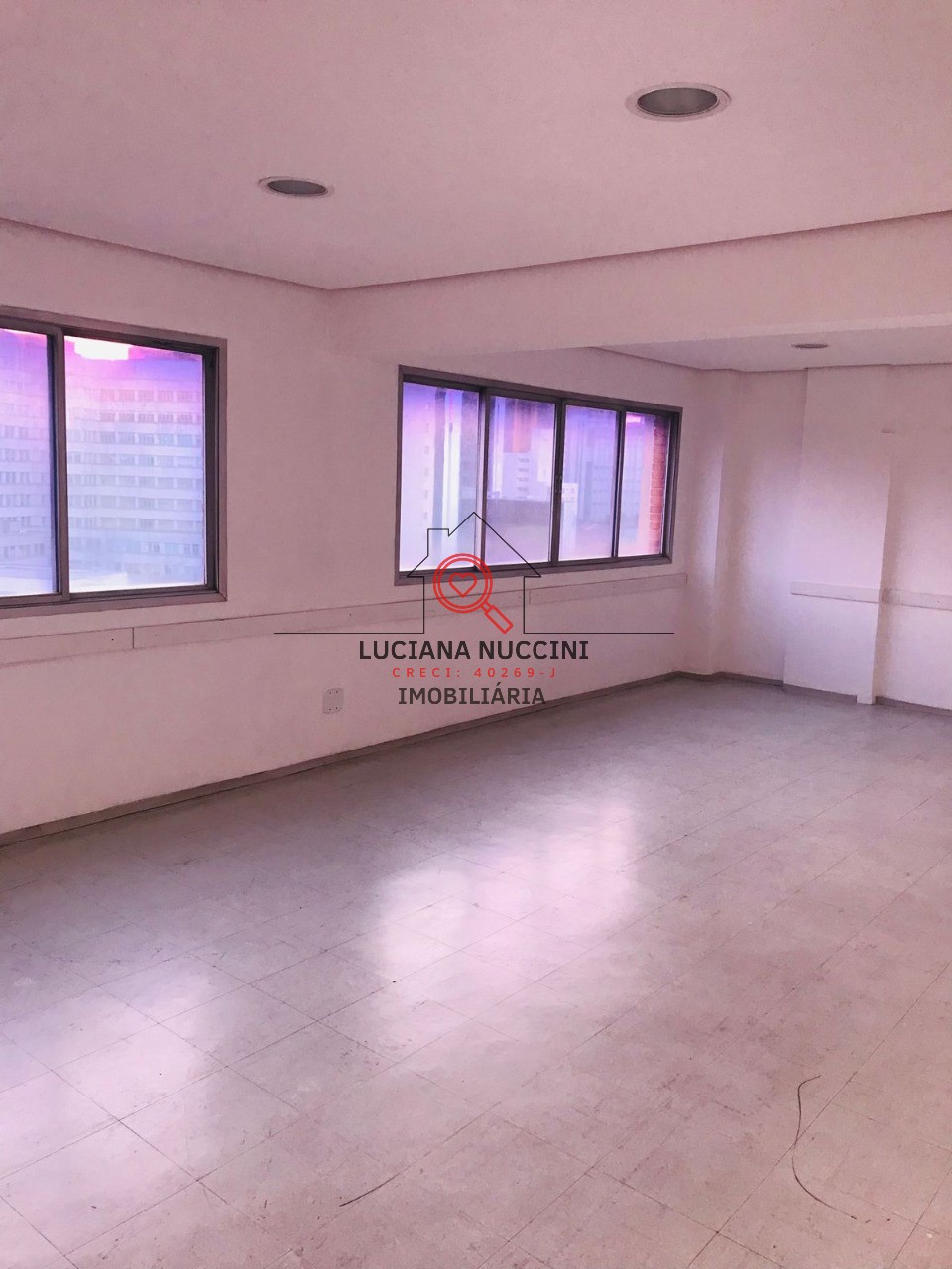 Conjunto Comercial para Locação na Liberdade em São Paulo-SP: 1 Sala, 278m² de Área!