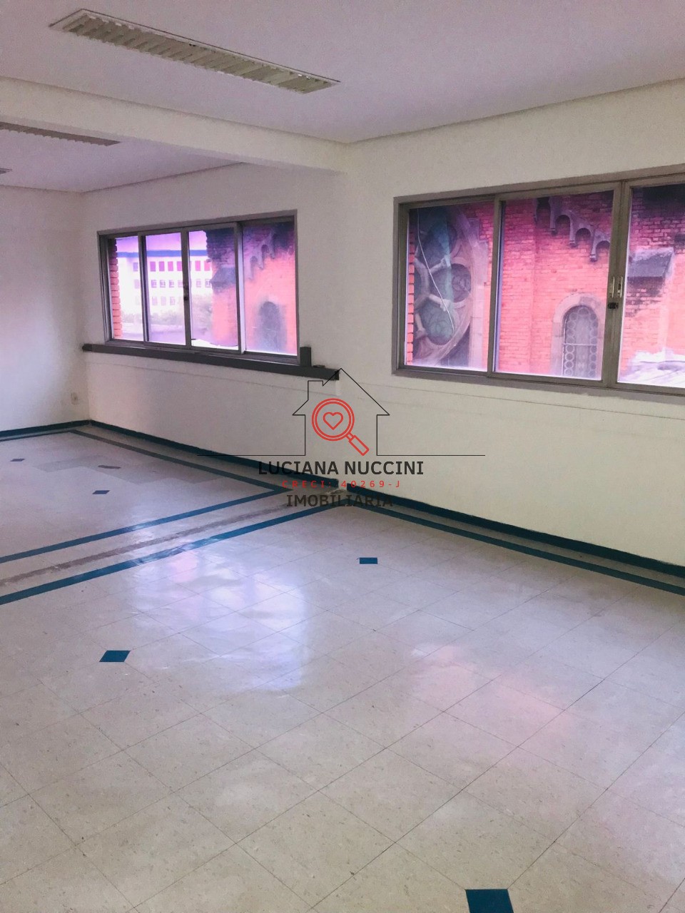 Conjunto Comercial para Locação na Liberdade em São Paulo-SP: 1 Sala, 278m² de Área!
