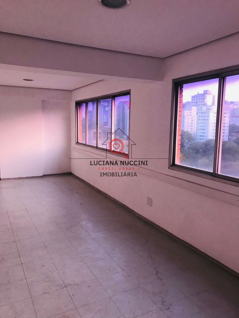 Conjunto Comercial para Locação na Liberdade em São Paulo-SP: 1 Sala, 278m² de Área!