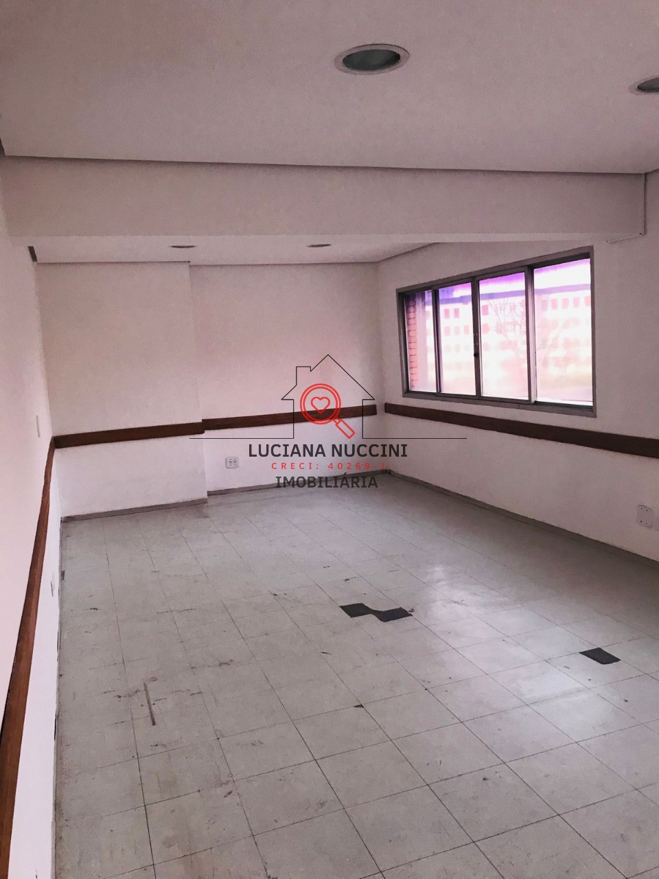 Conjunto Comercial para Locação na Liberdade em São Paulo-SP: 1 Sala, 278m² de Área!