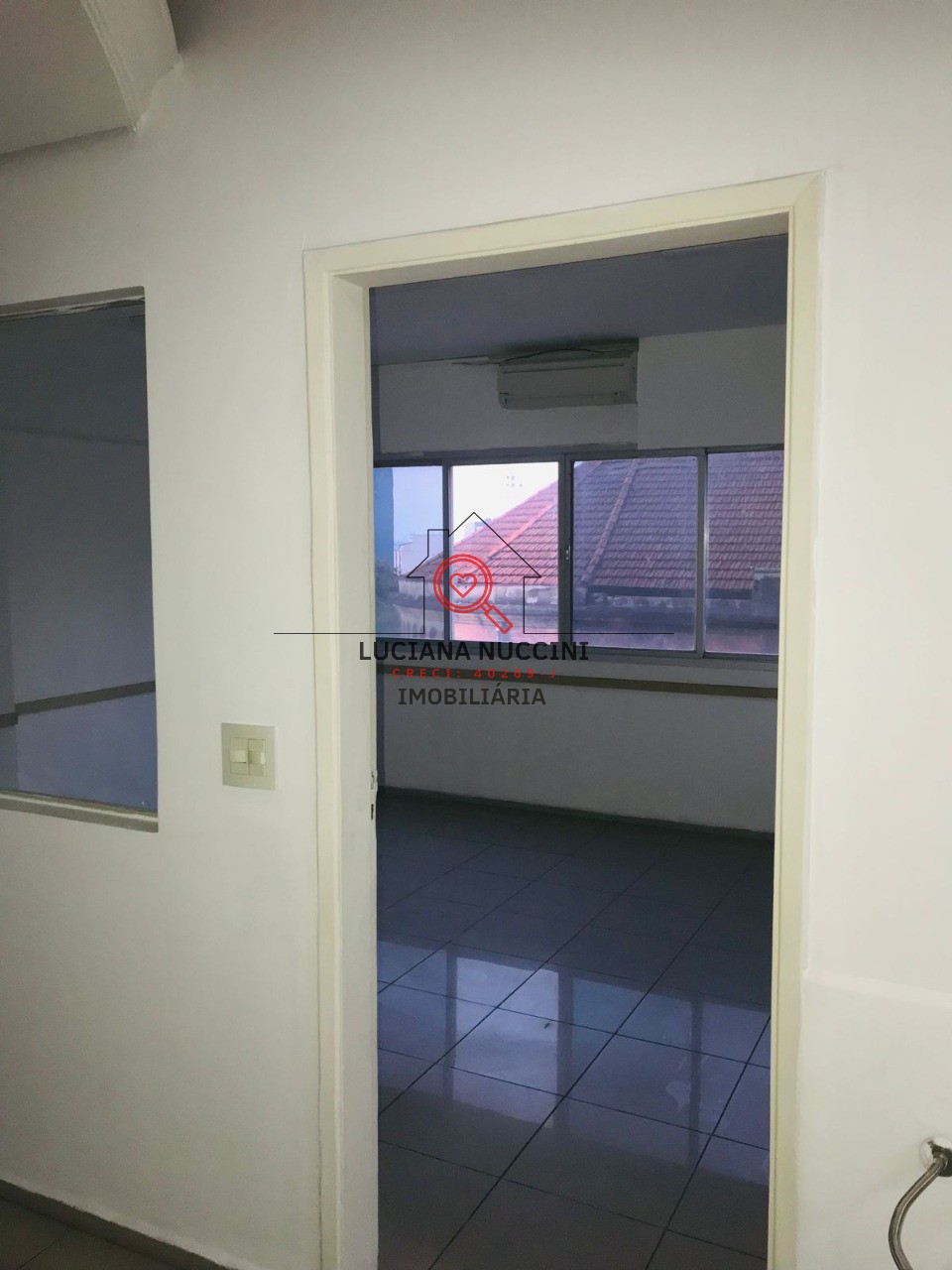 Conjunto Comercial para Locação na Liberdade em São Paulo-SP: 1 Sala, 278m² de Área!
