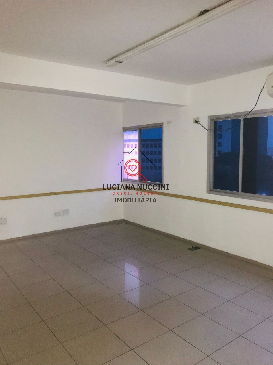 Conjunto Comercial para Locação na Liberdade em São Paulo-SP: 1 Sala, 278m² de Área!