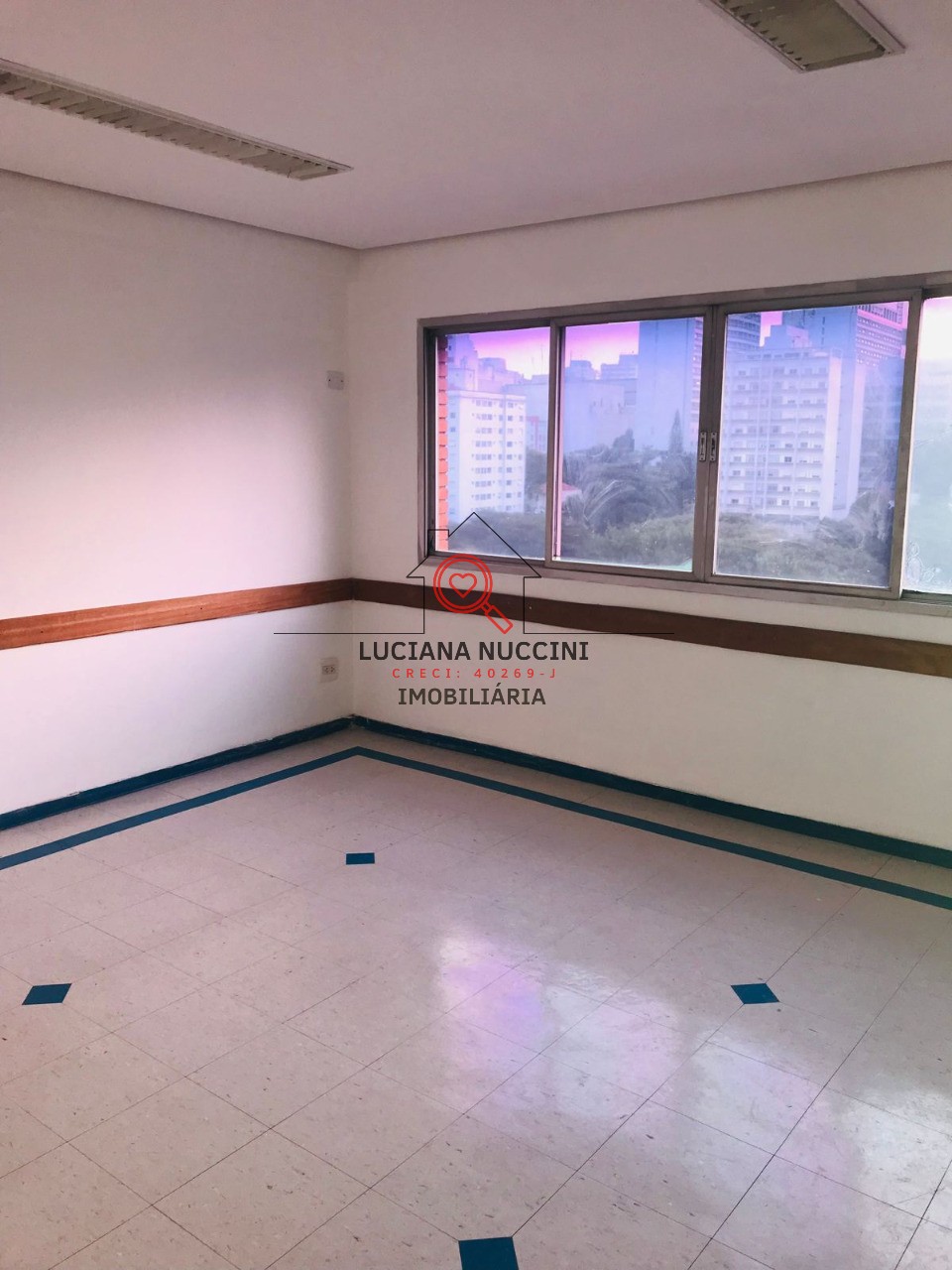 Conjunto Comercial para Locação na Liberdade em São Paulo-SP: 1 Sala, 278m² de Área!