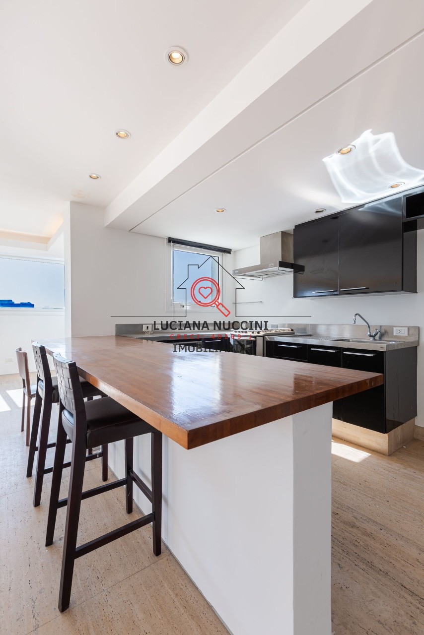 Alugue já este luxuoso apartamento na Vila Nova Conceição, São Paulo-SP! 1 quarto, 2 suítes, 3 banheiros, 3 vagas de garagem e 180m².