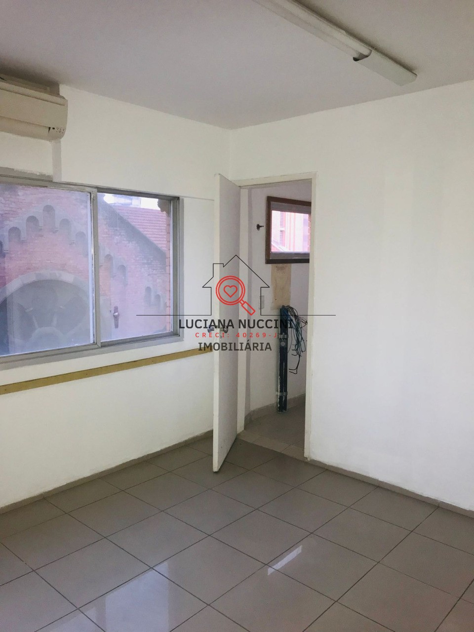 Conjunto Comercial para Locação na Liberdade em São Paulo-SP: 1 Sala, 278m² de Área!