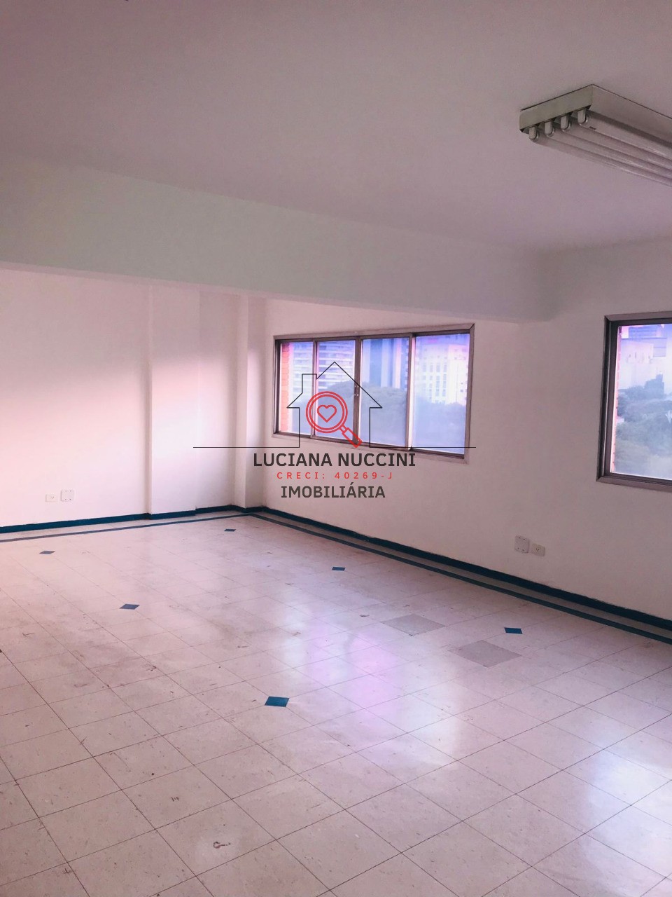 Conjunto Comercial para Locação na Liberdade em São Paulo-SP: 1 Sala, 278m² de Área!